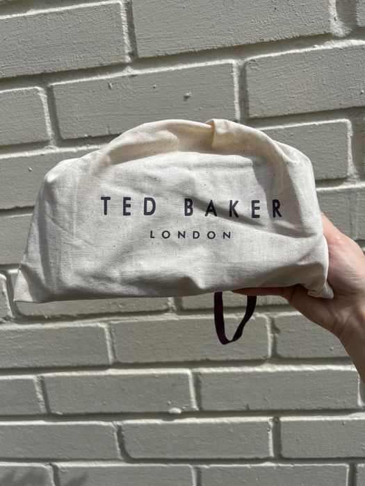 Оригинално портмоне на Ted Baker