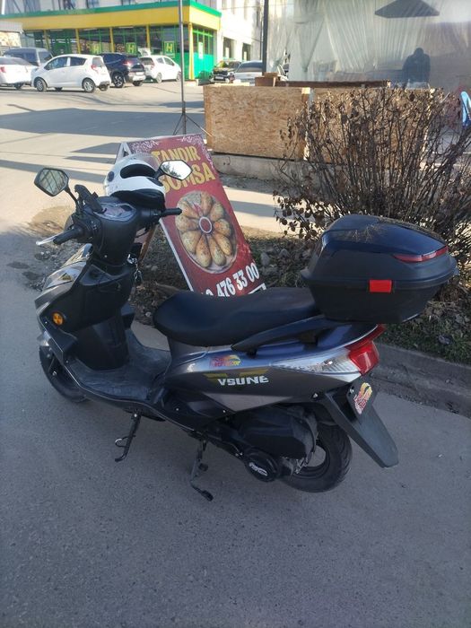 Skuter sotiladi benzinli