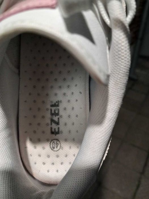 Чисто нови маратонки