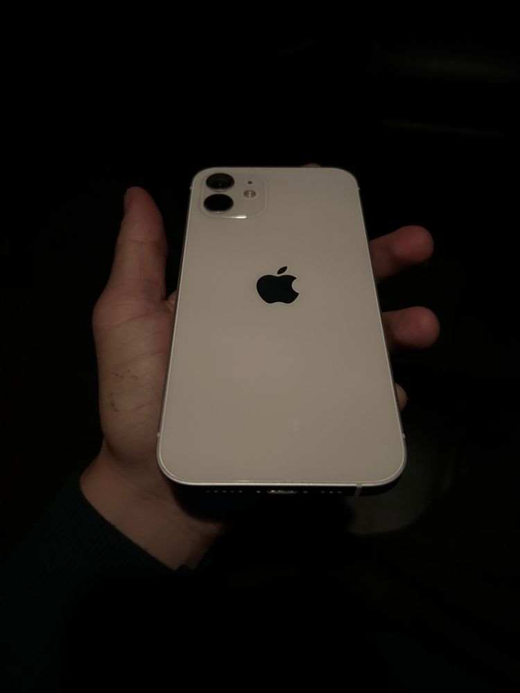 Iphone 12 white color