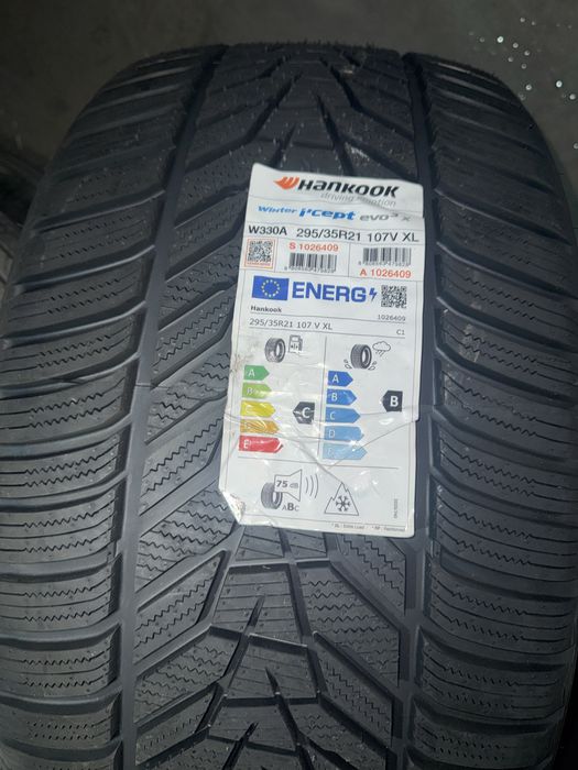 Перфектни гуми за зимата 295/35/21