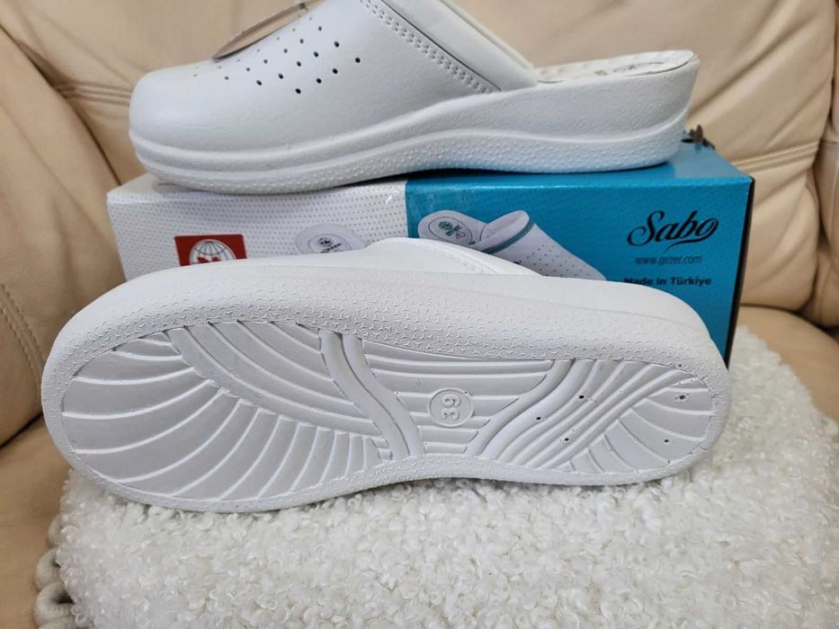 Нови дамски - бели чехли -39 номер