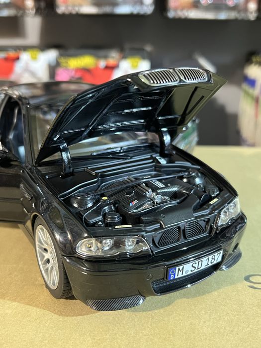 BMW M3 CSL 2003 – Norev 1:18 – Sapphire Black – Full Metal