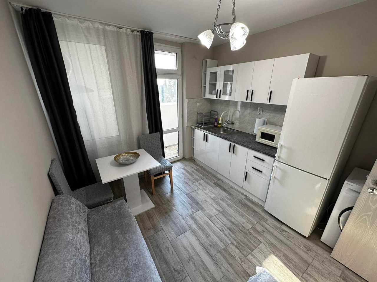 Дава се под наем Тристаен апартамент в Пловдив, Каменица 2 - 70 кв.м за 400 € - Снимка #1