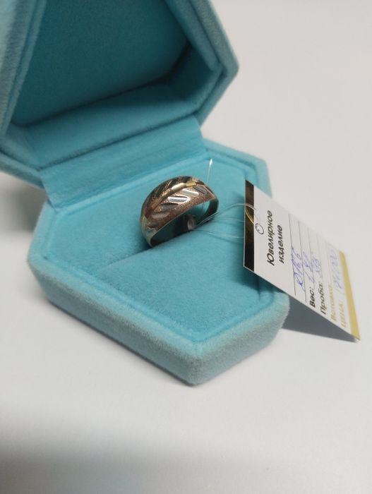 Кольцо золотое 585пр 1.78гр размер 16.6