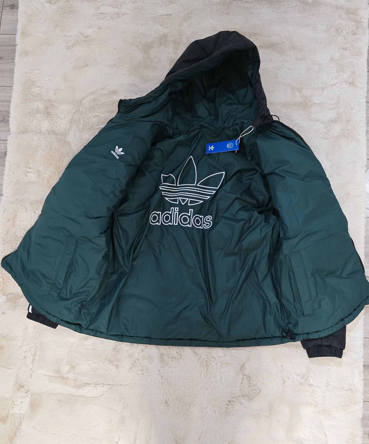 Geaca noua Adidas L cu 2 fețe