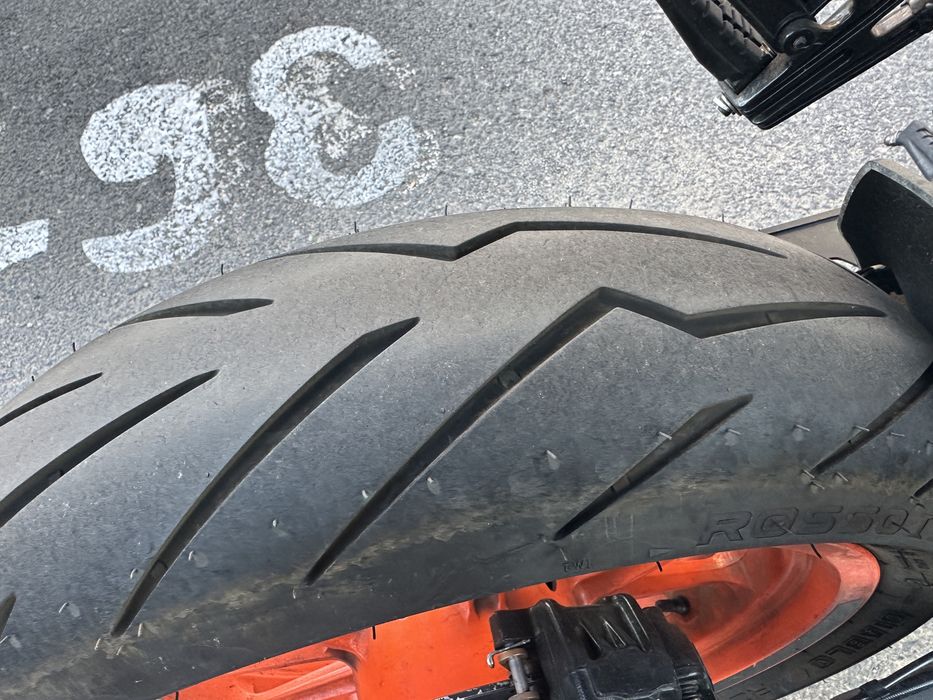 - KTM DUKE 390 -