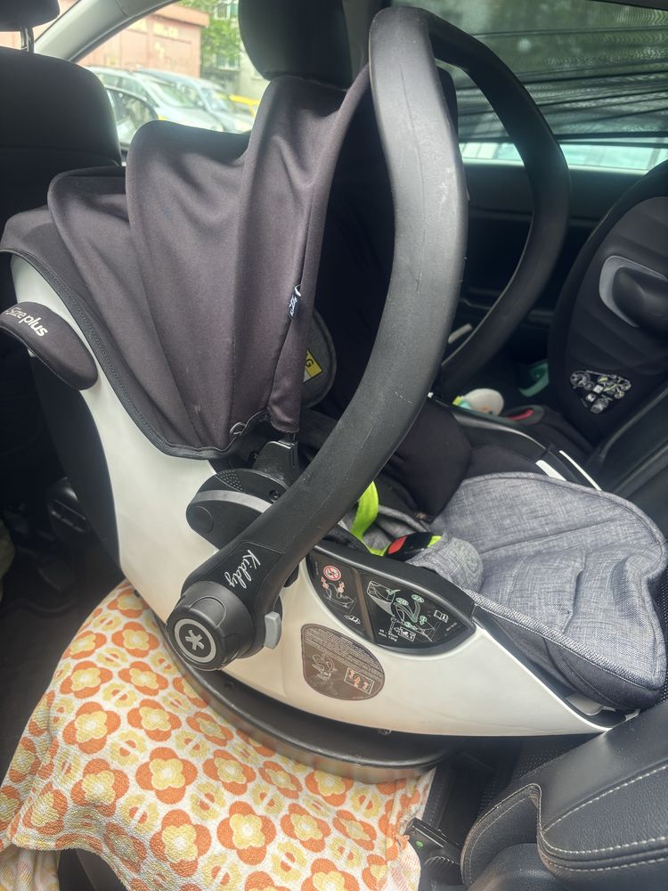 Столче за кола KIDDY Evoluna i-Size Isofix Base