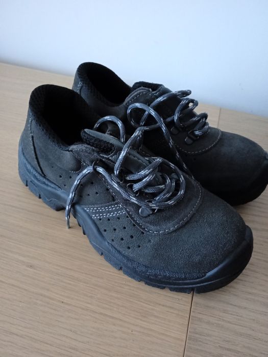 Pantofi piele cu bombeu , măsura 36