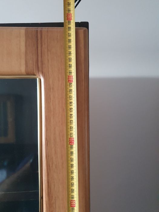 Vând 2 dulapuri de sufragerie!