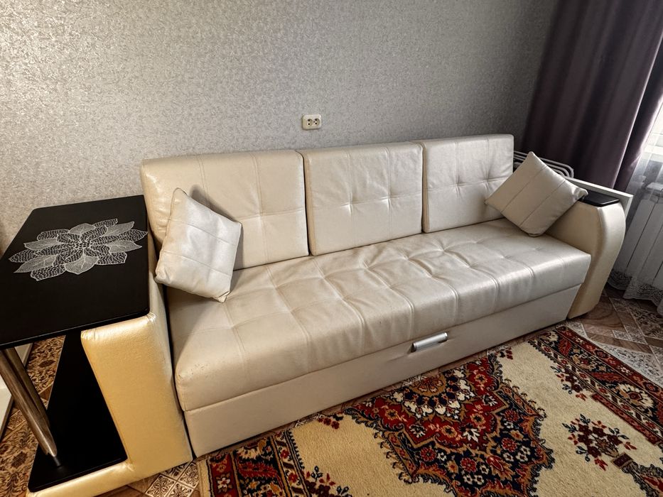 Диван кожа, с бежевым оттенком