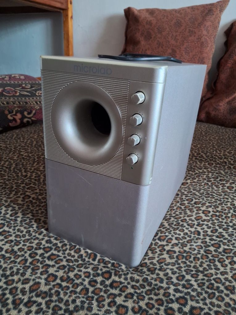 Сабвуфер microlab x3 (читайте описание)
