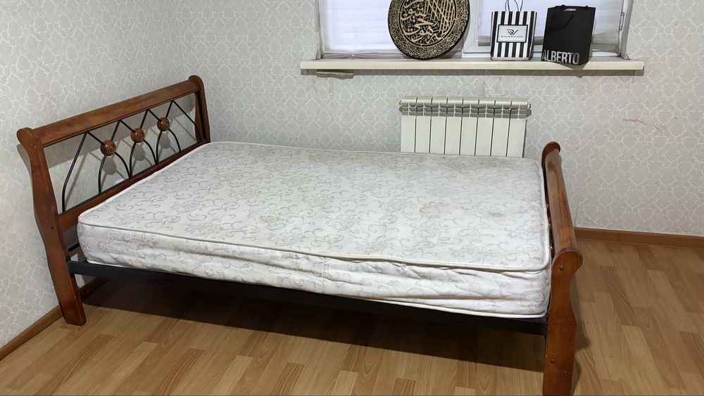 Комод сервант кровать полтарашка стол