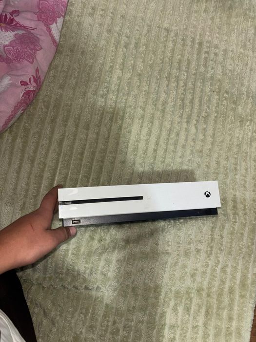 Vând xbox one S !