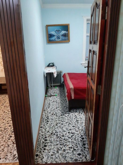 Срочно Продаётся 2 х комнатная квартира на 2 этаже в кирпичном доме .