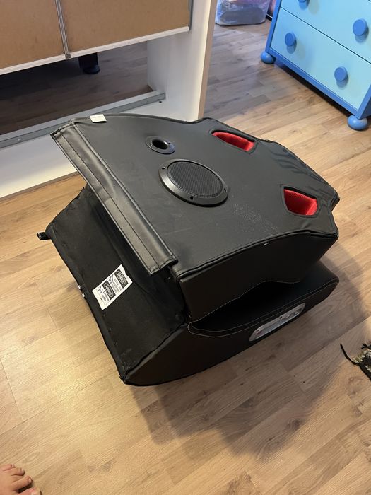 Fotoliu gaming cu sistem audio incorporat
