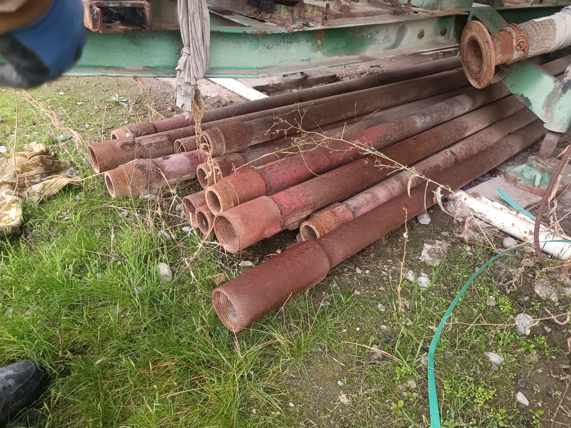Buravoy mini sotiladi. Zavod shtangalari bilan