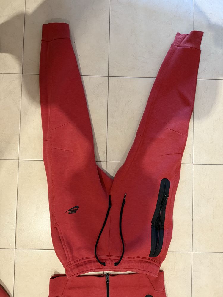 nike tech fleece Red