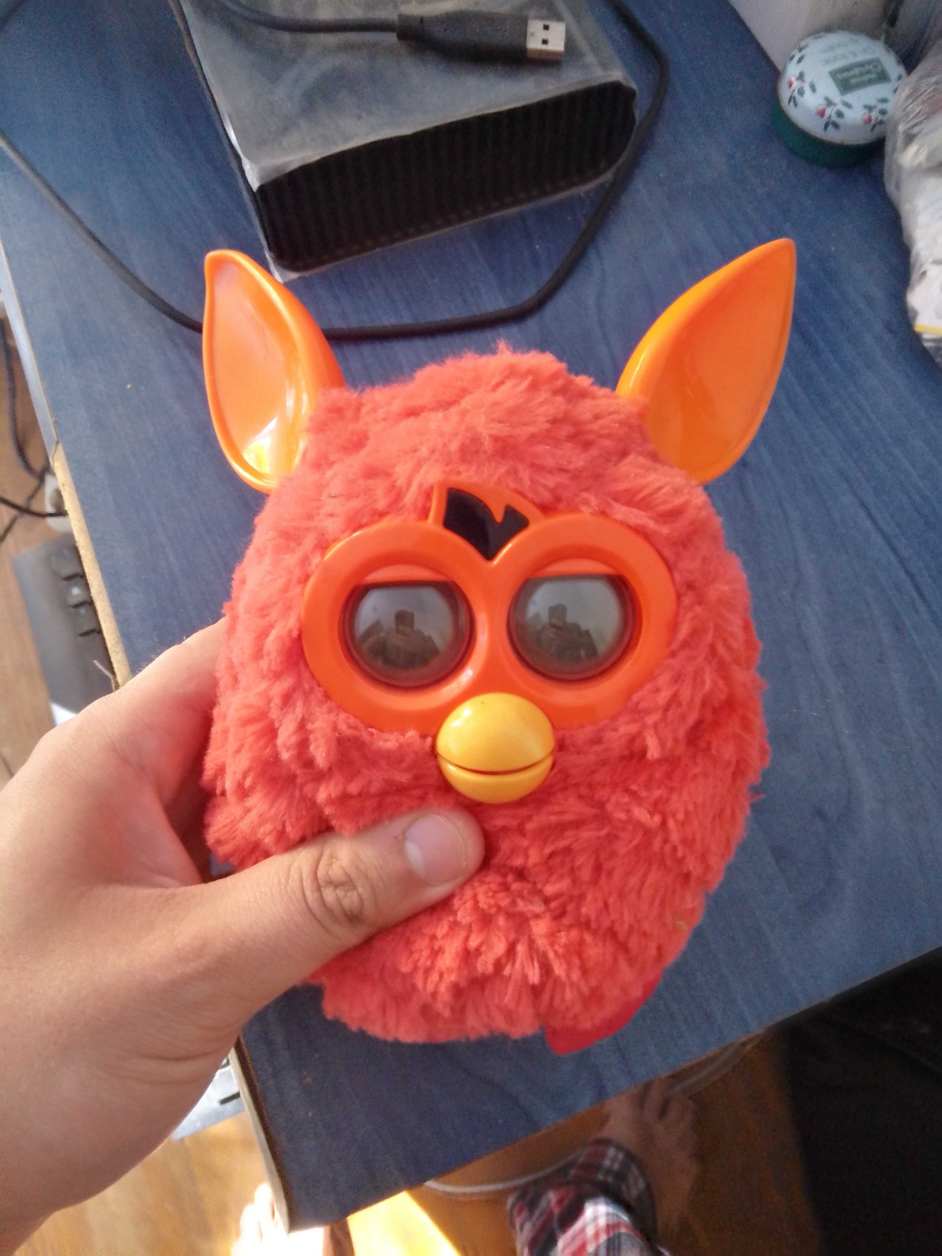 Furby portocaliu