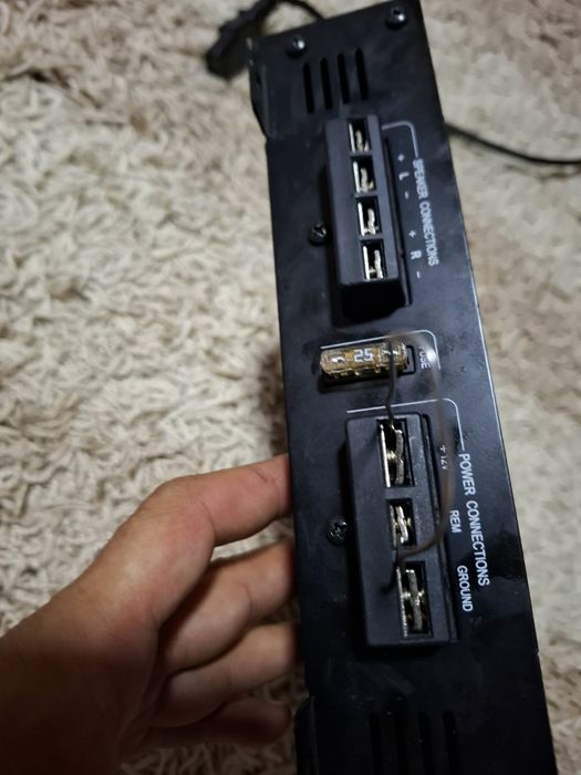 Amplificator auto 2x 50 w 12volti