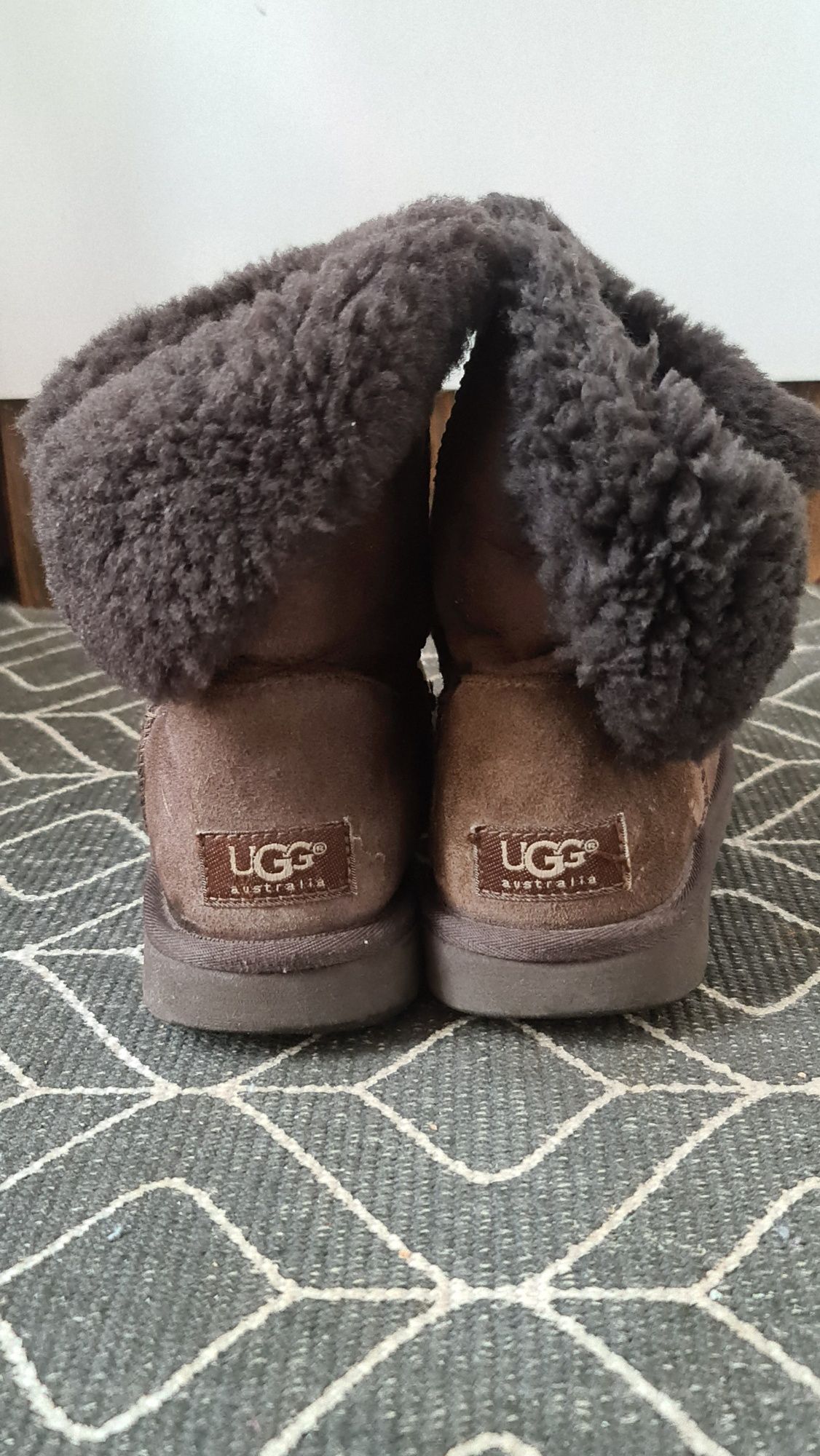 Cizme Ugg Bailey Button, mărimea 37