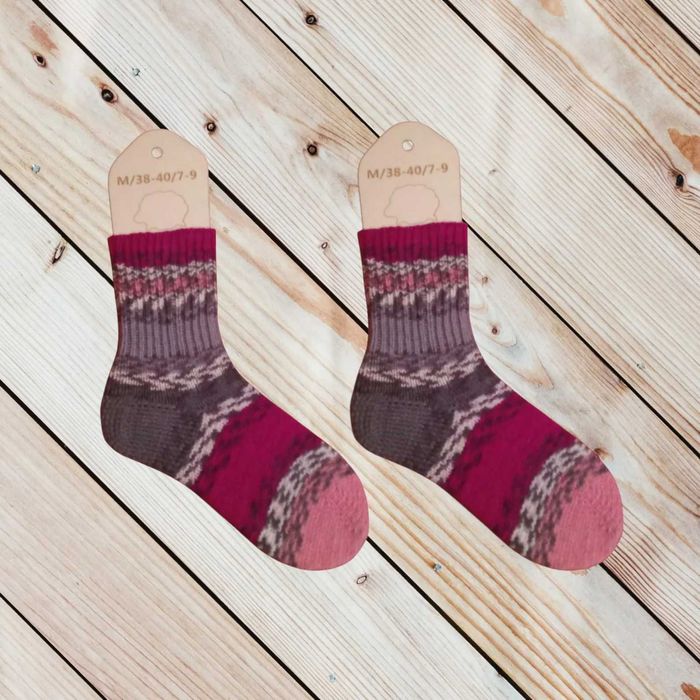 Най-топлите ръчно плетени вълнени чорапи, уютен подарък за любими хора