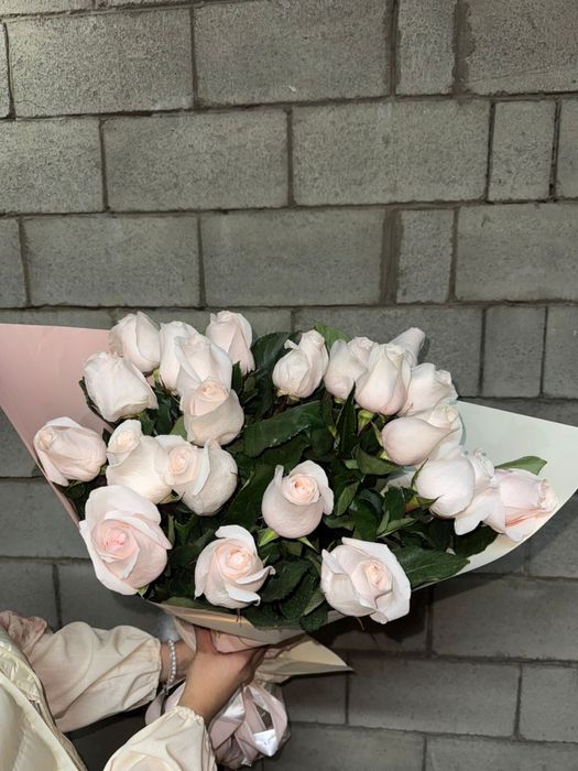 Цветы: розовый и красный)