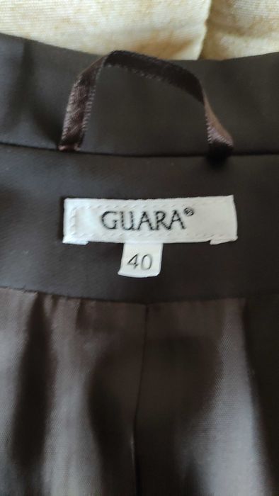 Costum de dama cu fusta marca Guara- ca si nou