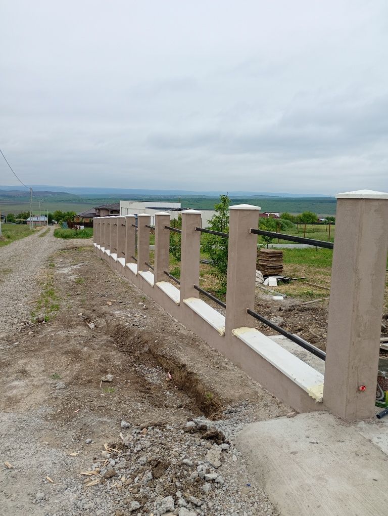 Echipa de meseriași în domeniul construcțiilor
