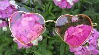 Розови сърцевидни слънчеви очила