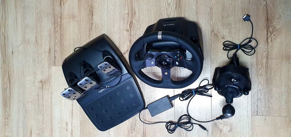 Gaming Volan Logitech G920 Volan+pedal+schimbător+adapter 

Funcționea