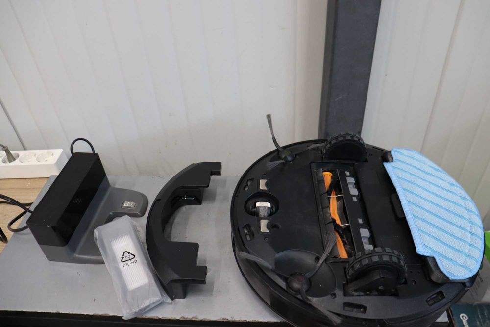 Прахосмукачка робот ECOVACS DEEBOT OZMO T8, ламинат/килими/Alexa