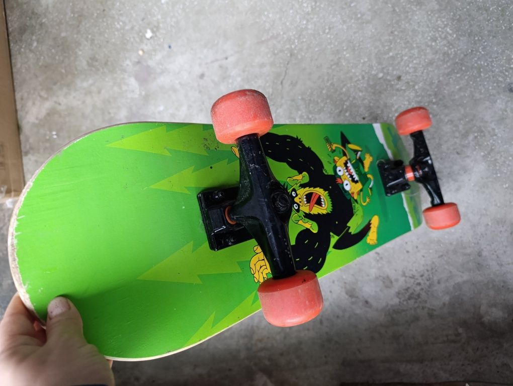 Vând skateboard in stare foarte buna