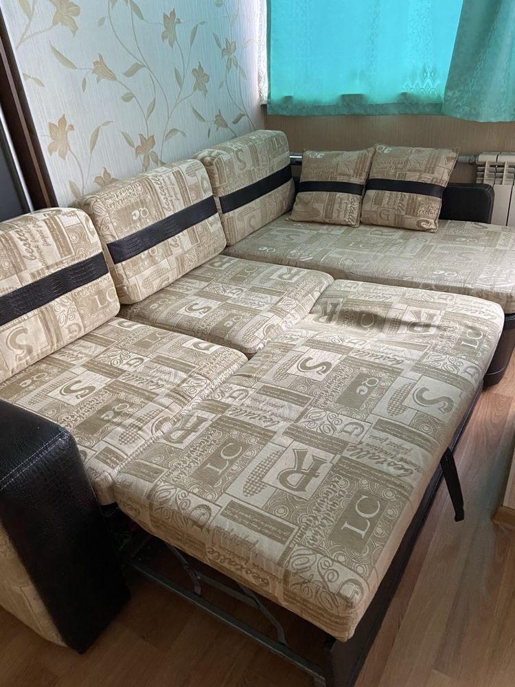 Диван угловой с