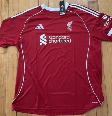 Футболен екип на Liverpool
