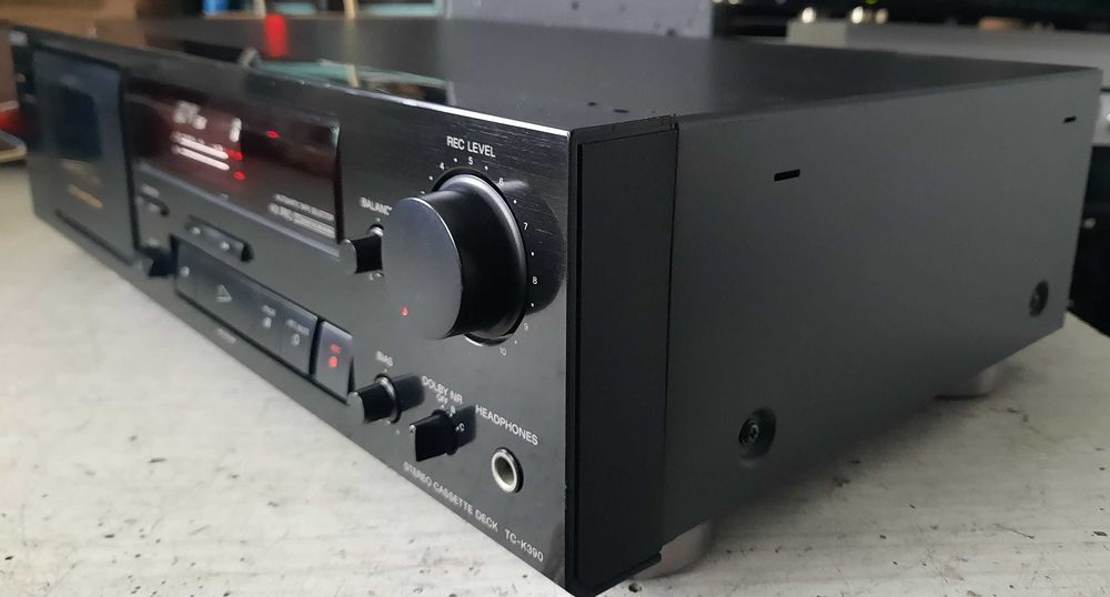 Продавам 2-глав дек Sony TC-K390