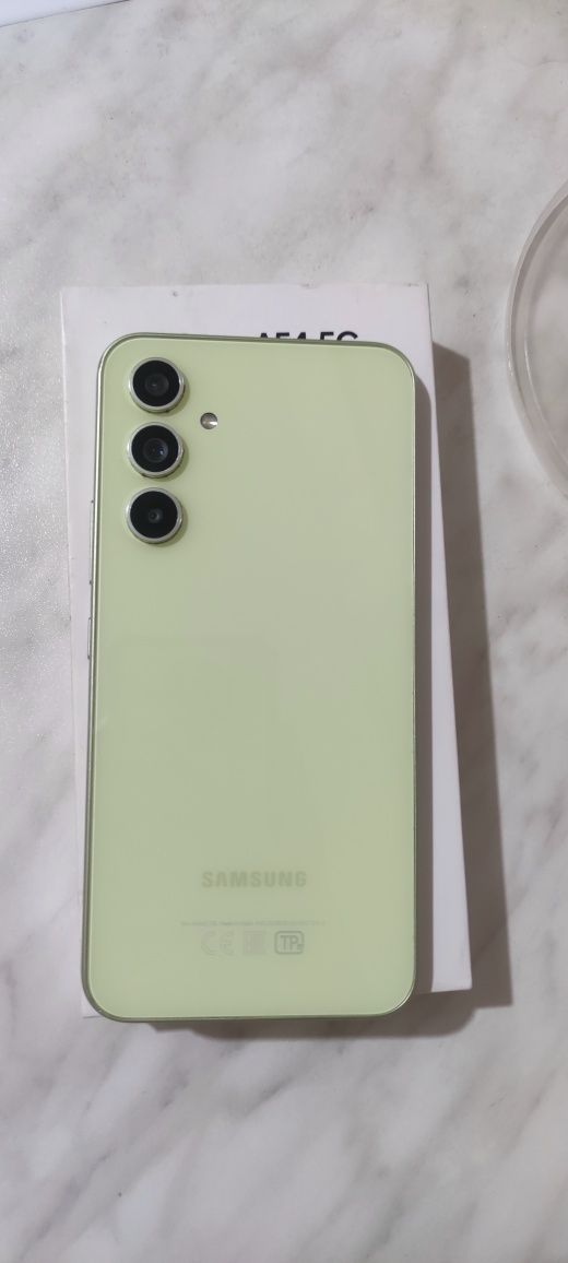 Samsung a54 5G, 8/256 Гб в идеале
