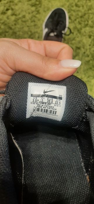 Adidasi /tenesi Nike marimea 35,5