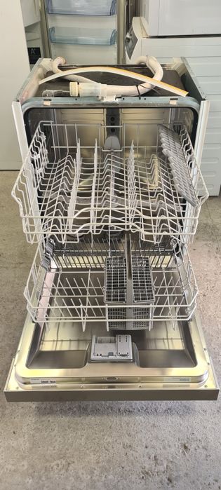 Съдомиялна за вграждане SIEMENS 60см/клас А/13 к-та