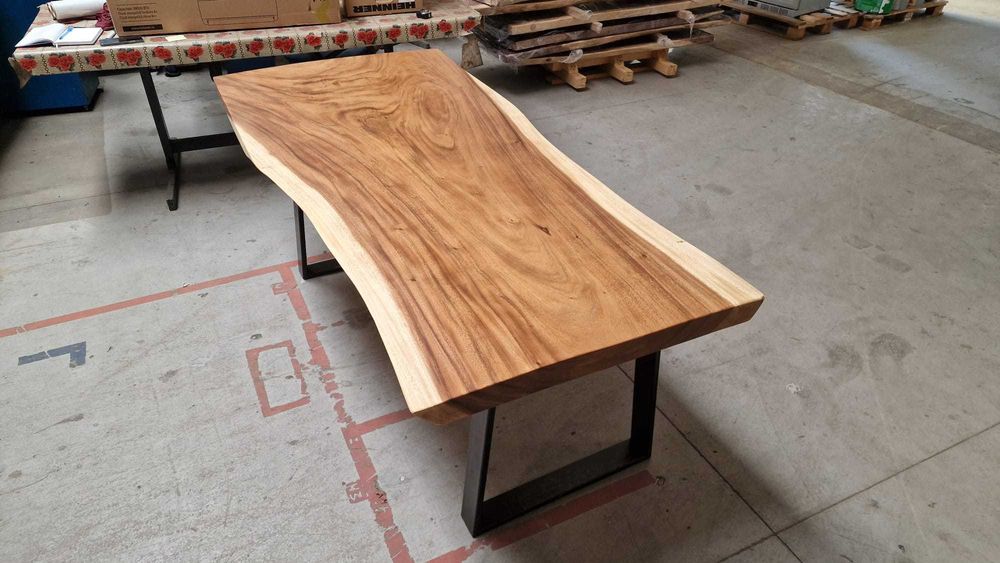 Masa din lemn masiv exotic