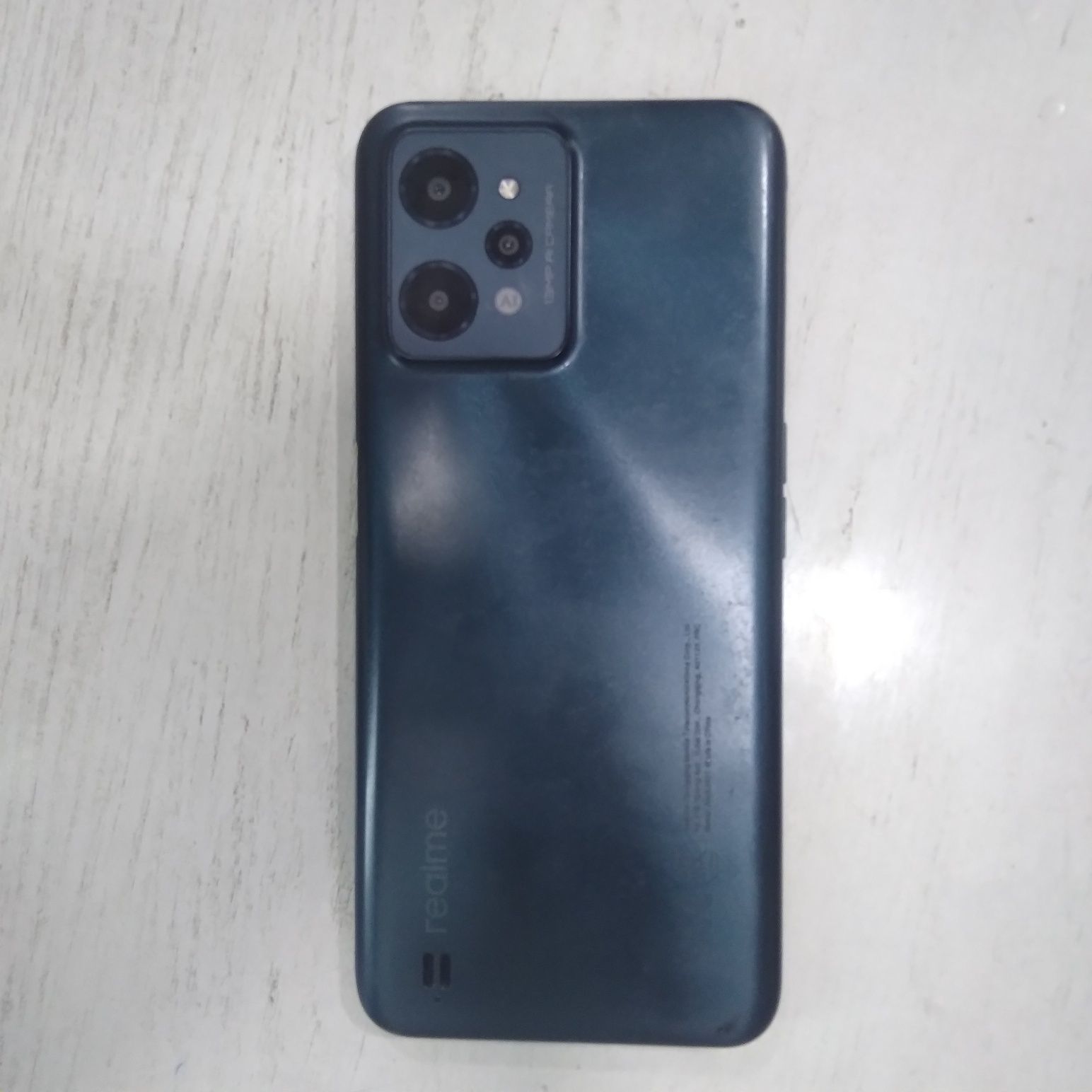 Realmi s 31 ideal holatda sal qirilgan joylari bor