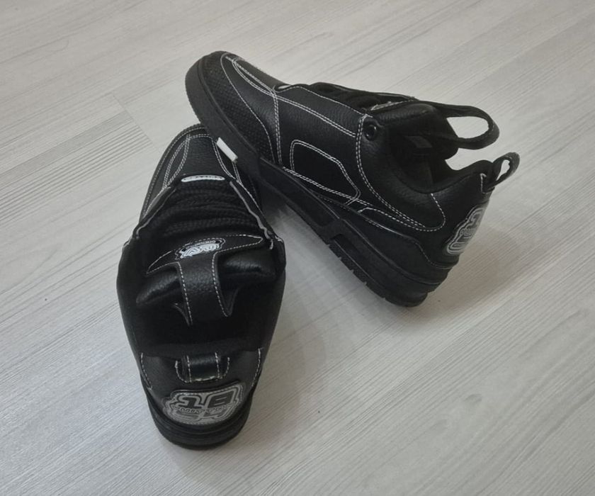 *SUPER REDUCERE* Louis Vuitton Skate 2.0 Black