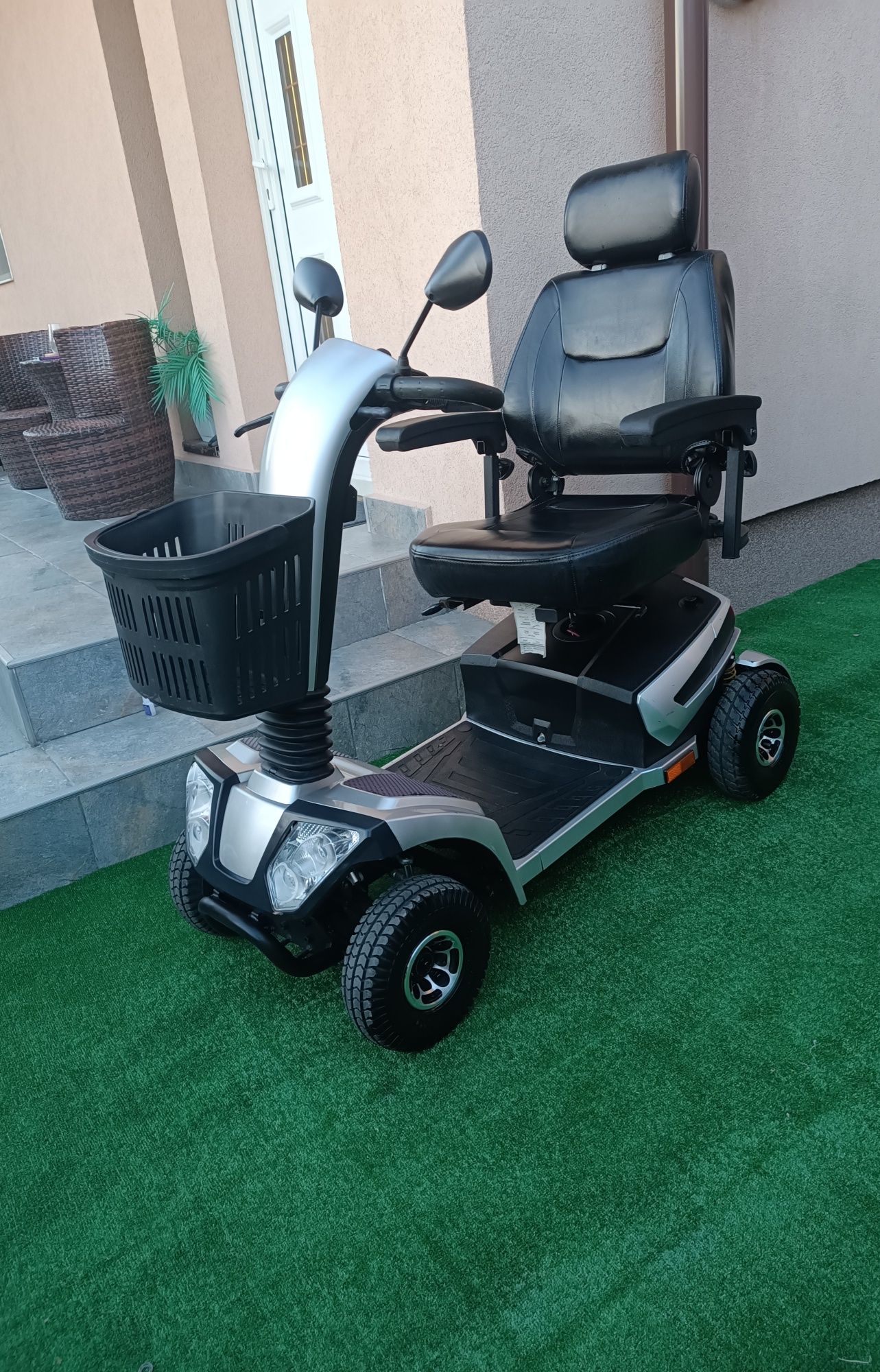 Cărut handicap scuter Dizabilitati cărucior dezabilitati  electric