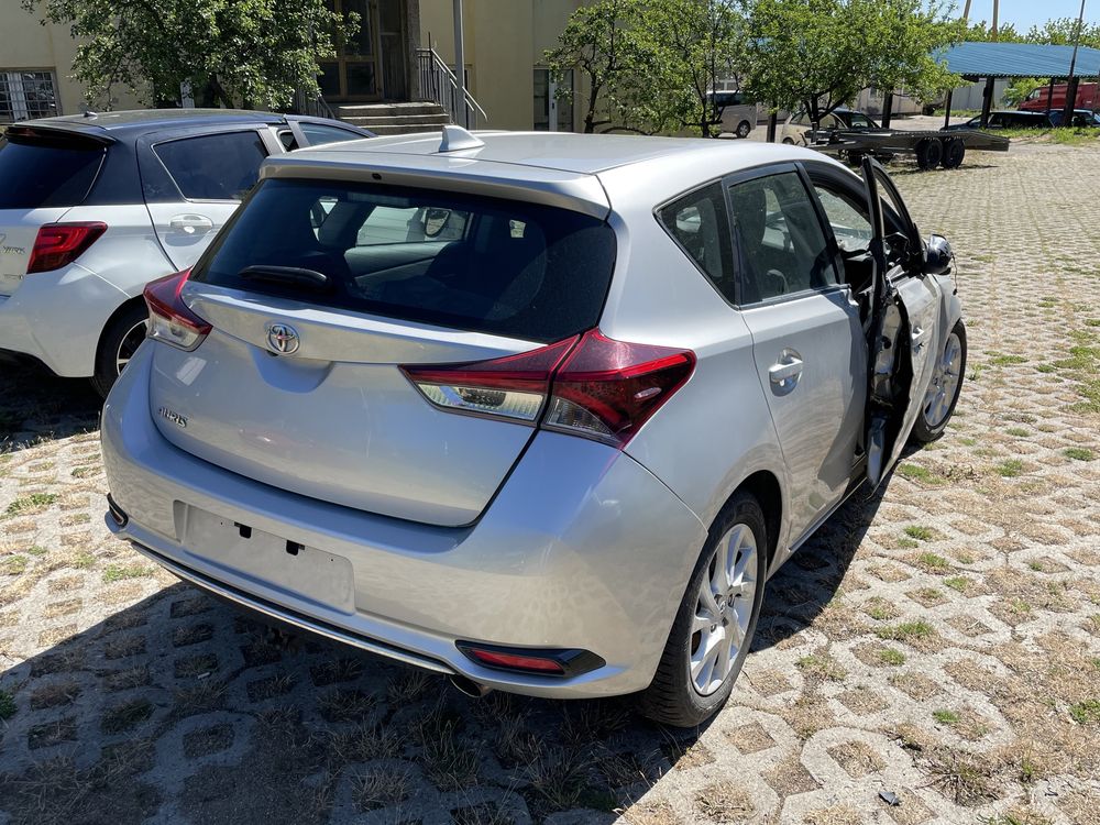 Toyota Auris 1.2 турбо-116 кс -2017г на Части