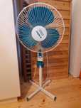 Vând ventilator mare de camera