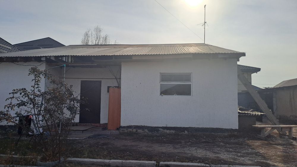 Үй сатылады, құжаттары толық, уйде интернет,газ ,су барлығы бар.