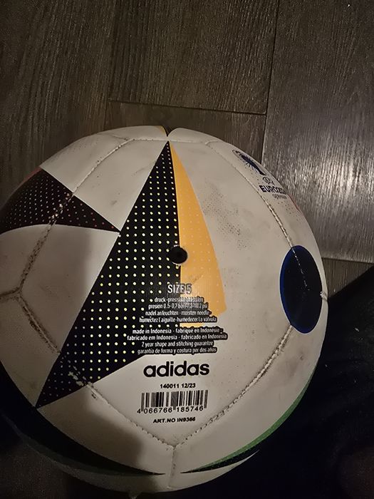 Vând minge adidas