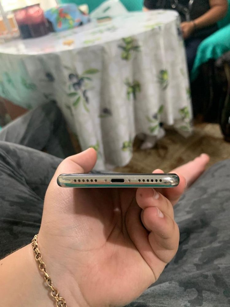 Iphone X в достойном состояние
