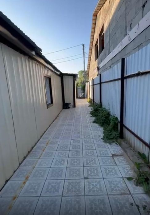 Дом рядом с городом