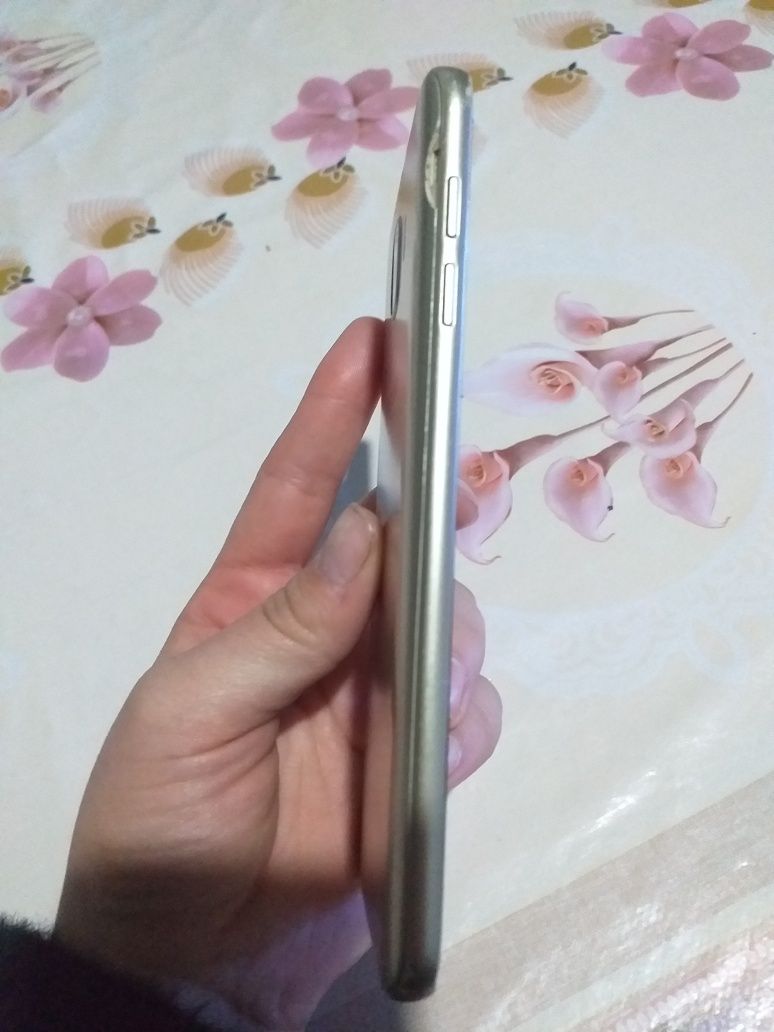 Tel sotiladi Samsung J4 400ming aybi yóq  hamma yeri radnoy pomet 1.9g